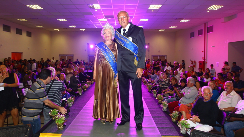 Com direito a torcidas organizadas, a 12ª edição do concurso Miss e Mister da Melhor Idade reuniu cerca de 250 pessoas na noite desta segunda-feira (25)