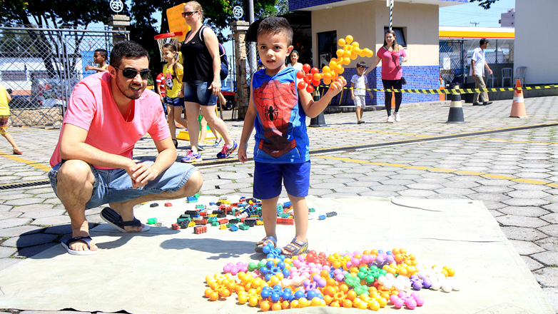 O Dia das Crianças foi marcado por muita diversão entre pais e filhos em todas as regiões de São José