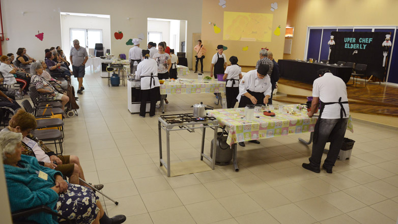 Os quatro finalistas tiveram uma hora e meia para o preparo dos pratos, ricos em legumes e verduras e com a temática do Dia das Crianças