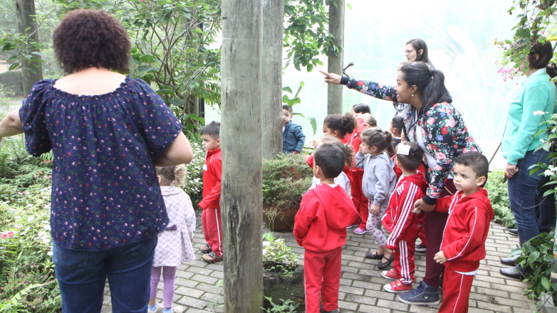 As crianças da Emei Olga Franco Custódio ficaram encantadas em ver de perto aquilo que estão aprendendo na escola