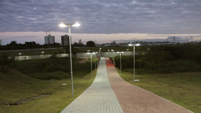 O Parque Ribeirão Vermelho tem aproximadamente 250 mil metros quadrados e dispõe de áreas para a prática de esporte e lazer