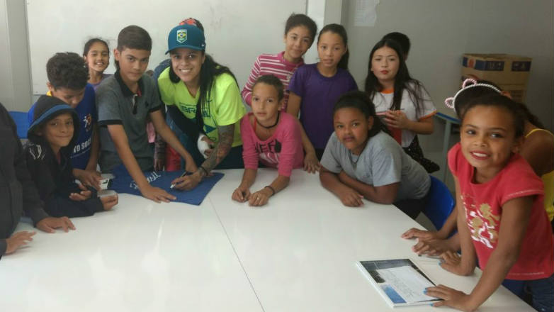 2 / 2  Foto: PMSJC O projeto social da GCM serve para inspirar e incentivar a criança à prática do esporte, na Emef Pinheirinho dos Palmares